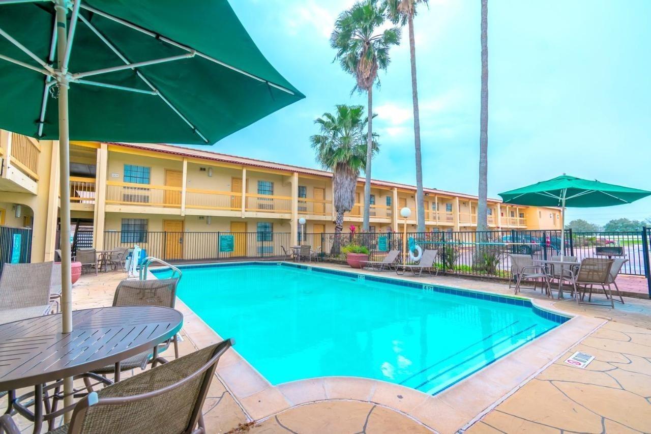La Quinta Inn By Wyndham Clute Lake Jackson Екстериор снимка
