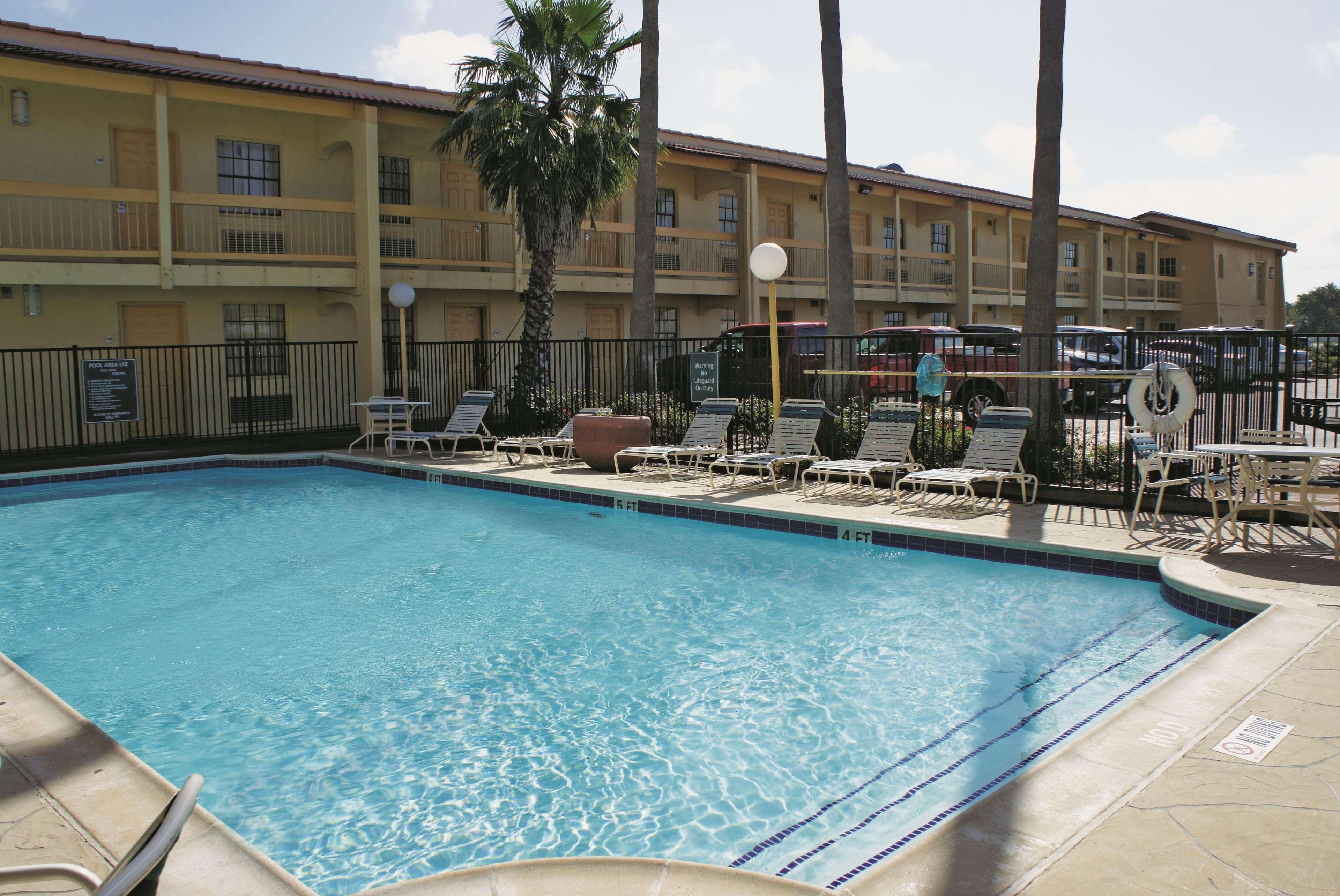 La Quinta Inn By Wyndham Clute Lake Jackson Екстериор снимка