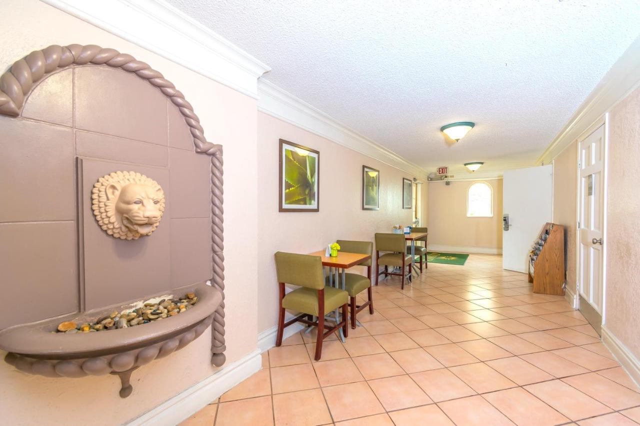 La Quinta Inn By Wyndham Clute Lake Jackson Екстериор снимка
