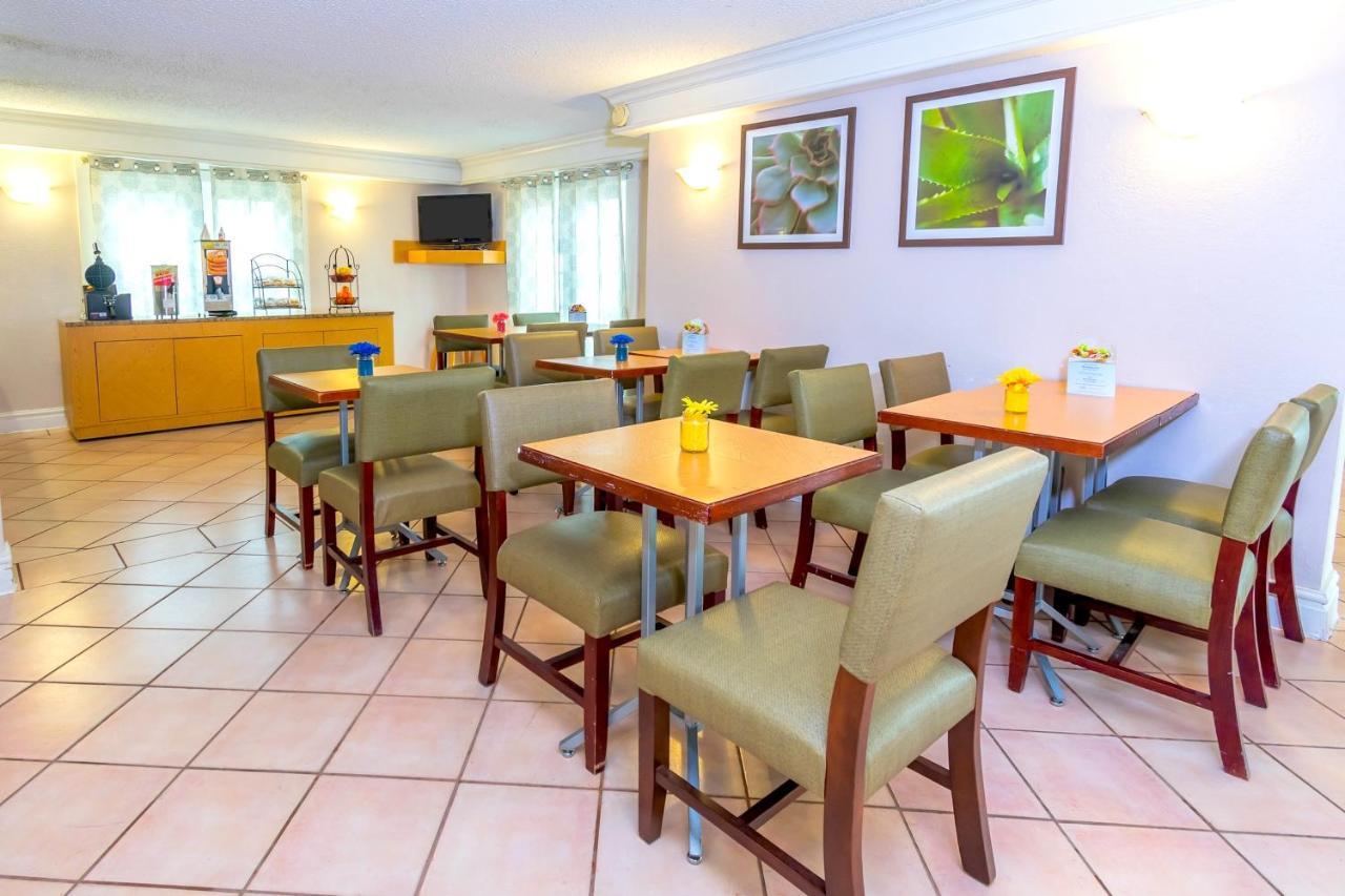 La Quinta Inn By Wyndham Clute Lake Jackson Екстериор снимка